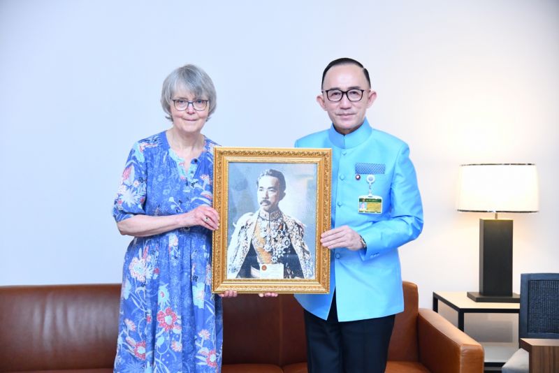 M.L. Panadda Diskul, Senator Welcomed Mrs. Veronique Godding Great-Great-Granddaughter of Chao Phya Abhai Raja Siammanukulkij General Advisor in the Reign of King Chulalongkorn, Rama V