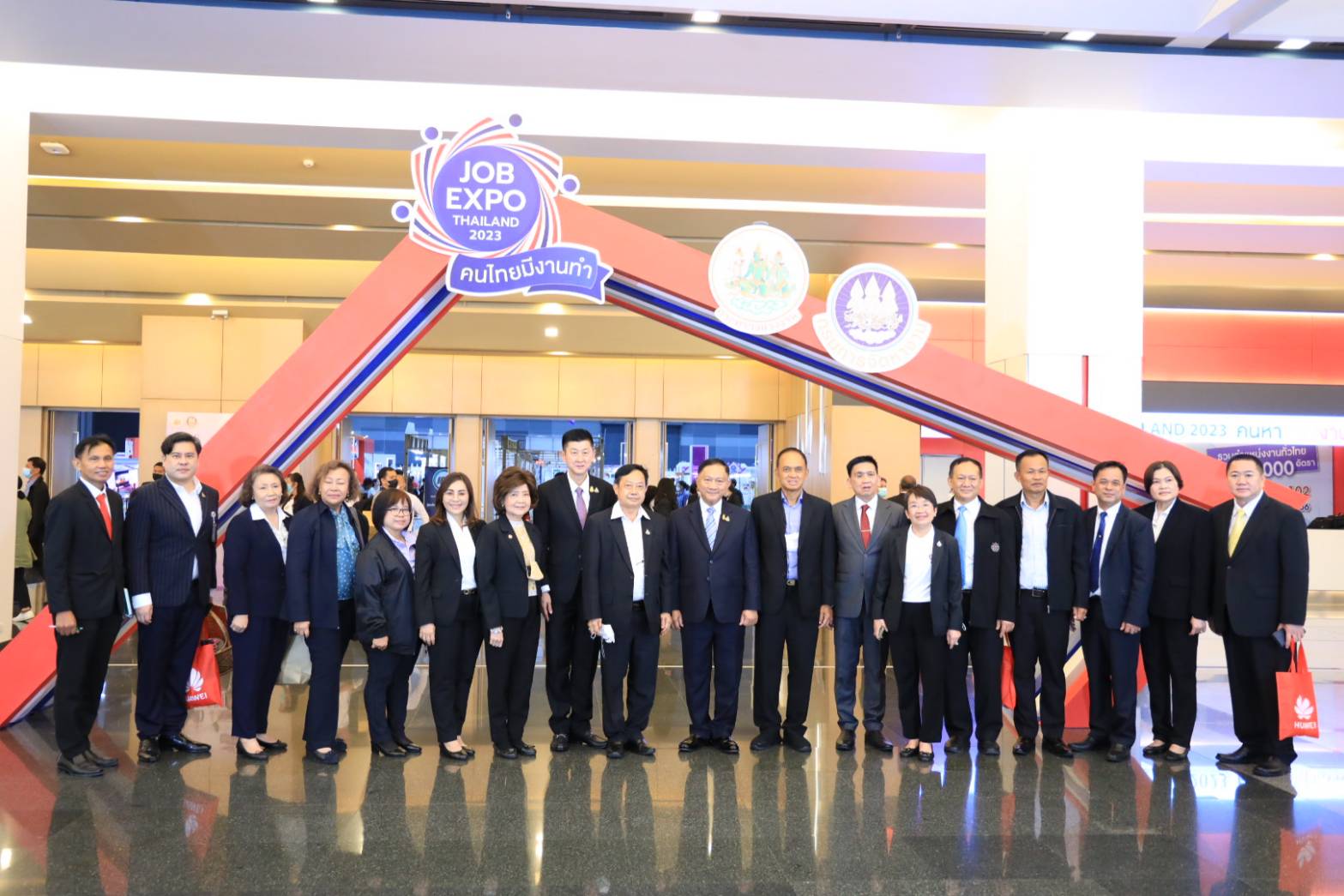 คณะกรรมาธิการการแรงงาน วุฒิสภา ลงพื้นที่ศึกษาดูงาน “Job Expo Thailand 2023” ณ ศูนย์นิทรรศการและการประชุมไบเทค บางนา Hall EH 100 – 102 กรุงเทพมหานคร