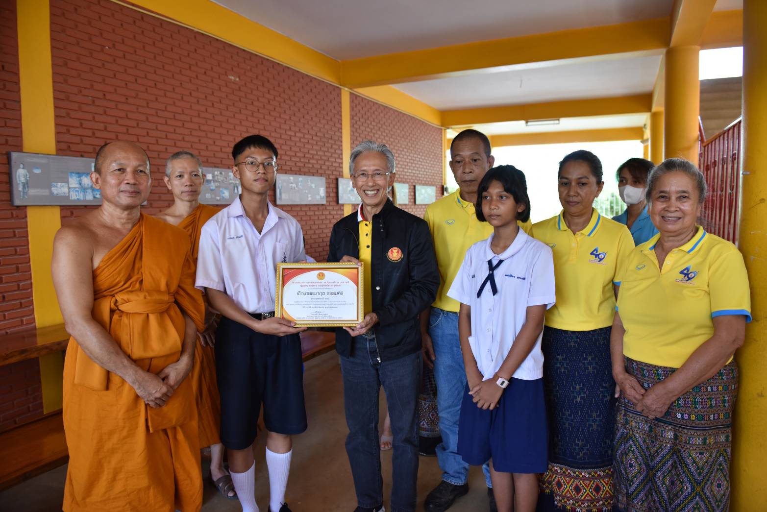กมธ.พัฒนาสังคมฯ มอบเข็มเชิดชูเกียรติ เกียรติบัตร และเสื้อแห่งเกียรติยศ “Thailand Youth Awards” ภายใต้โครงการ “เด็กและเยาวชน ต้นกล้าคนดีของสังคม” ณ จังหวัดอุทัยธานี 