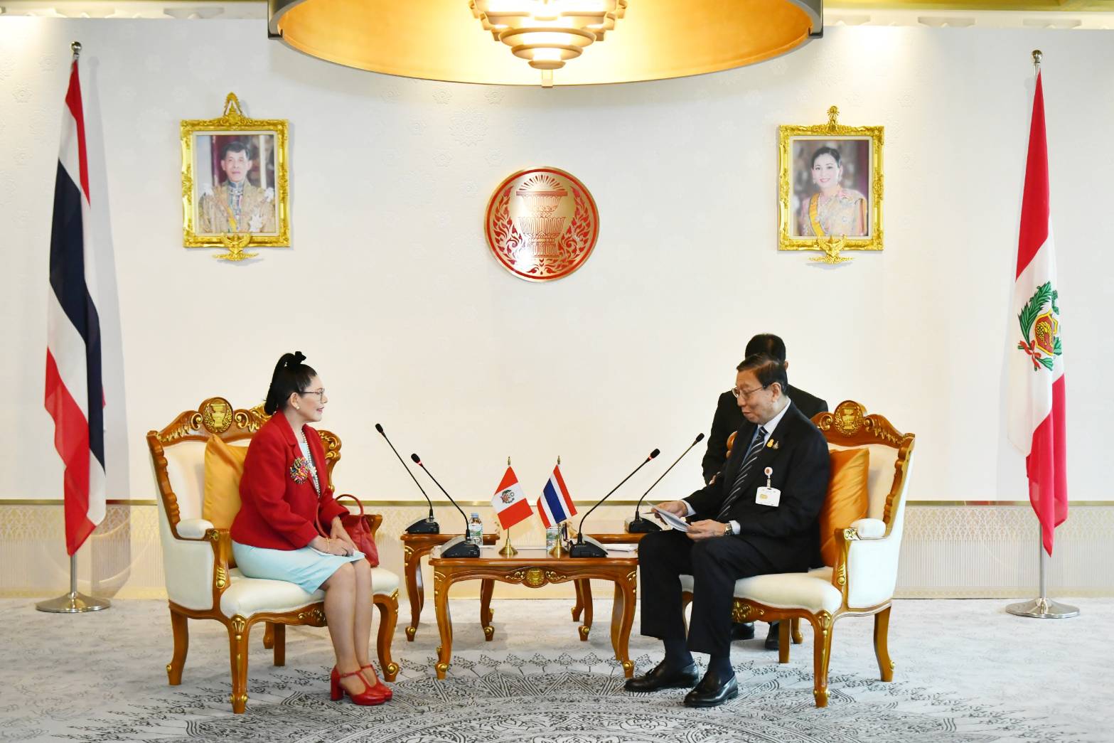 นางสาวเซซิเลีย ซูนิลดา กาลาร์เรตา บาซัน  (H.E. Ms. Cecilia Zunilda Galarreta Bazán)  เอกอัครราชทูตสาธารณรัฐเปรูประจำประเทศไทย  เข้าเยี่ยมคารวะประธานวุฒิสภา  ในวันพฤหัสบดีที่ ๒ พฤศจิกายน ๒๕๖๖