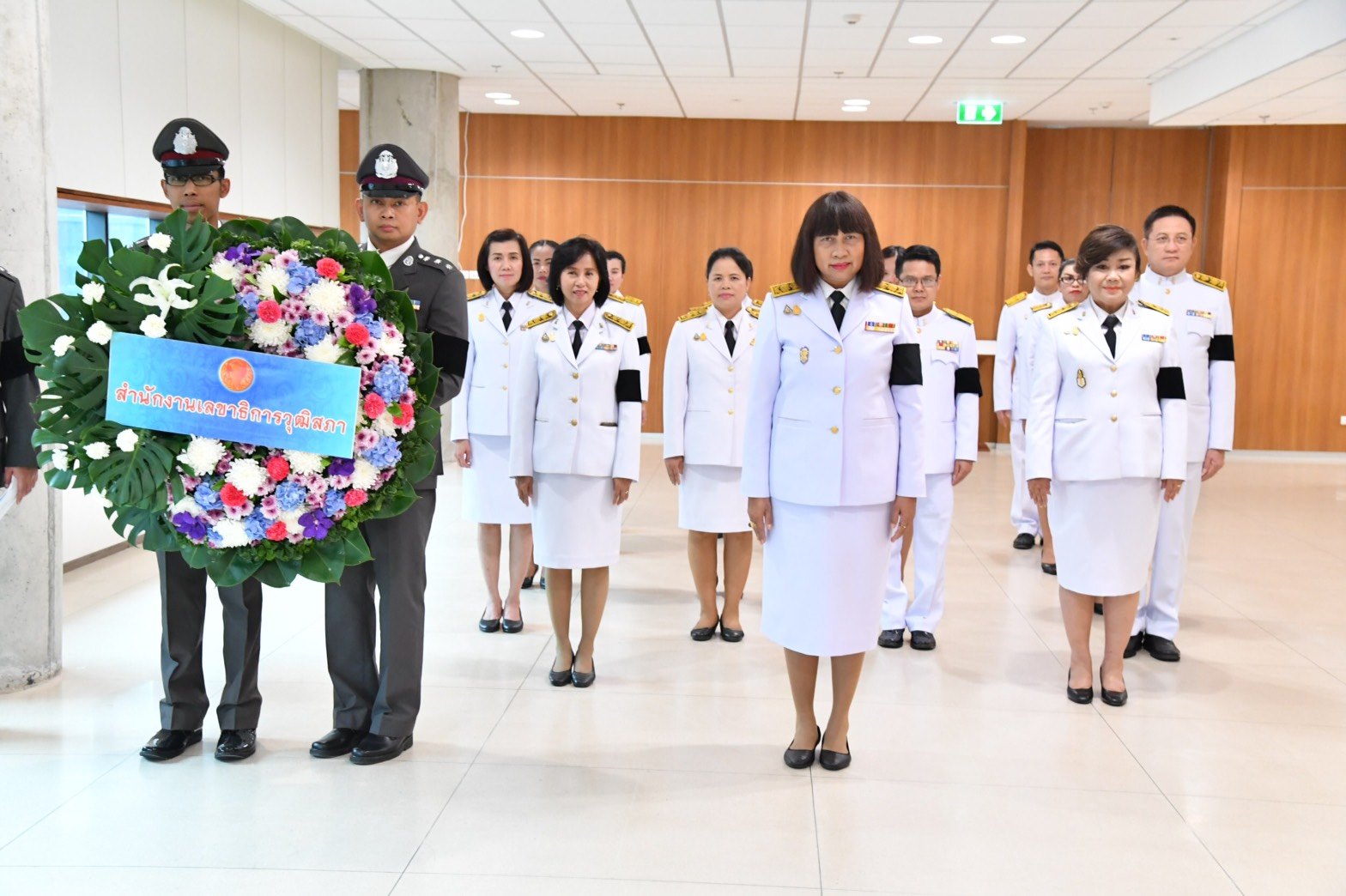 30 May 2019, The Secretariat of the Senate attended the merit-making ceremony (thạksina nuprathan) and paid homage to the Royal Statute of King Prajadhipok on His Majesty Memorial Day.
