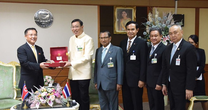 วันพุธที่ ๑๘ ธันวาคม ๒๕๖๒ ศาสตราจารย์พิเศษพรเพชร  วิชิตชลชัย ประธานวุฒิสภา ให้การรับรองนายคิม เช พง  (H.E. Mr. Kim Je Bong) เอกอัครราชทูตสาธารณรัฐประชาธิปไตยประชาชนเกาหลีประจำประเทศไทย ในโอกาสเข้ารับหน้าที่