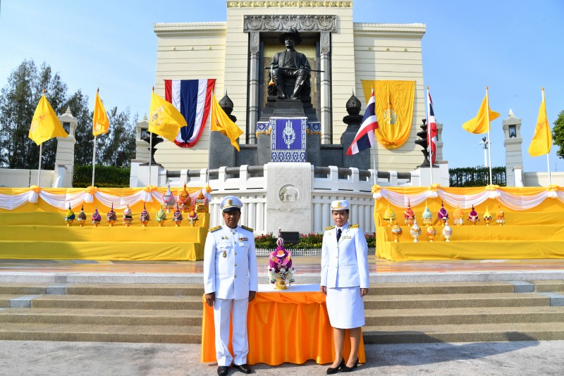 6 April 2020, at the Royal Statue of King Rama I, Phra Phuttha Yodfa Memorial Bridge, Bangkok 