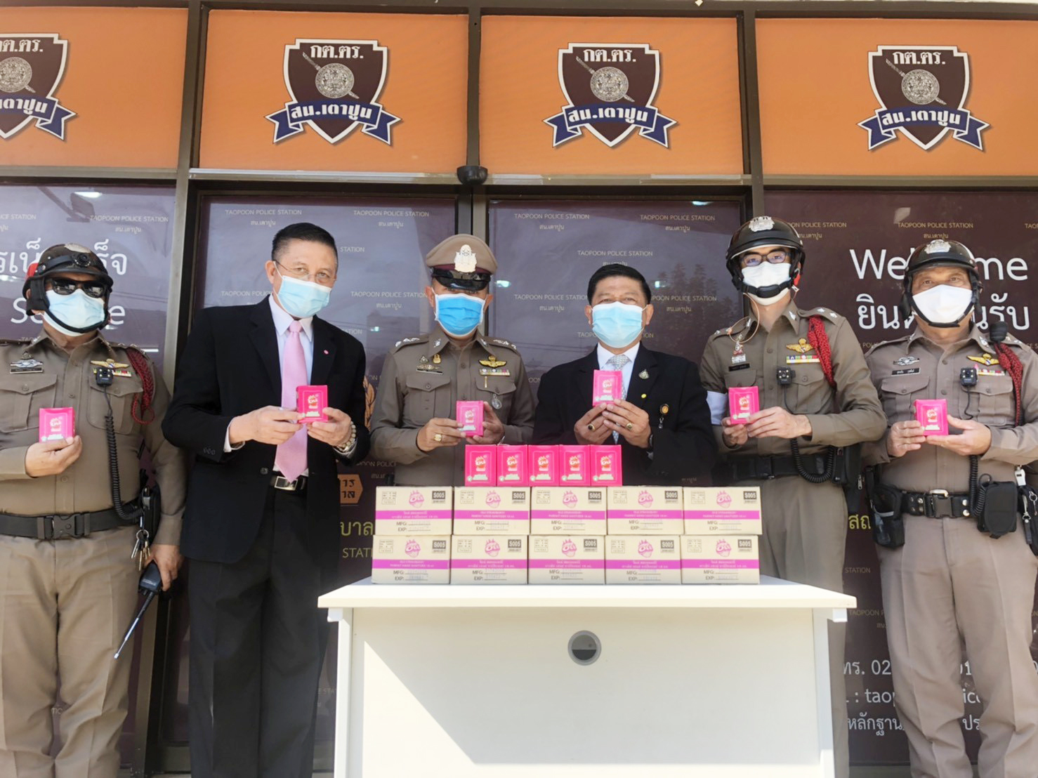 5 January 2021, at Prachachuen Police Station, Taopoon Police Station, Dusit District Office and Phaya Thai District Office