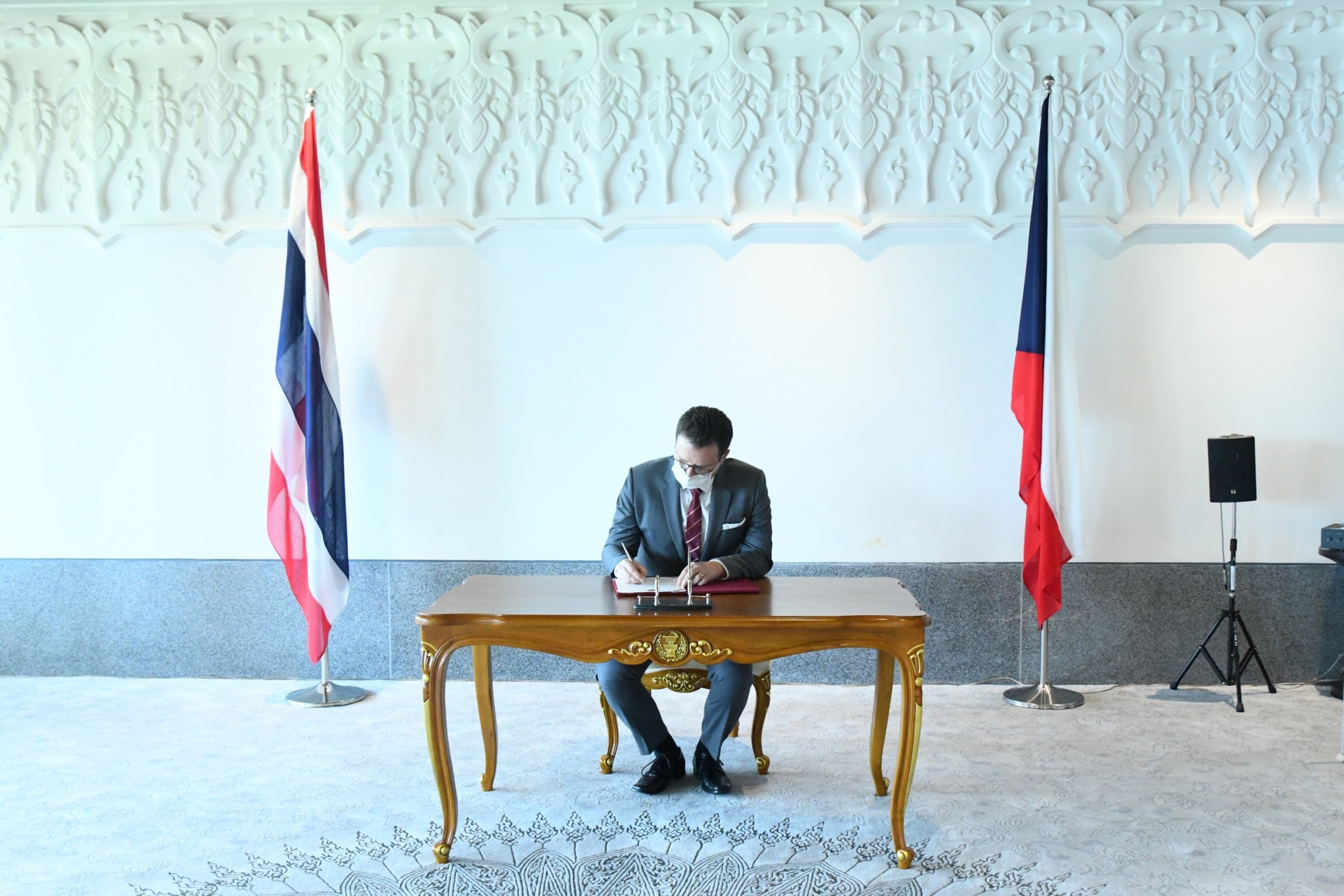 ประธานวุฒิสภาให้การรับรองนายมาเร็ก ลิบชีตสกี (H.E. Mr. Marek Libřický) เอกอัครราชทูตสาธารณรัฐเช็กประจำประเทศไทย เมื่อวันที่ ๑๙ พฤษภาคม ๒๕๖๕