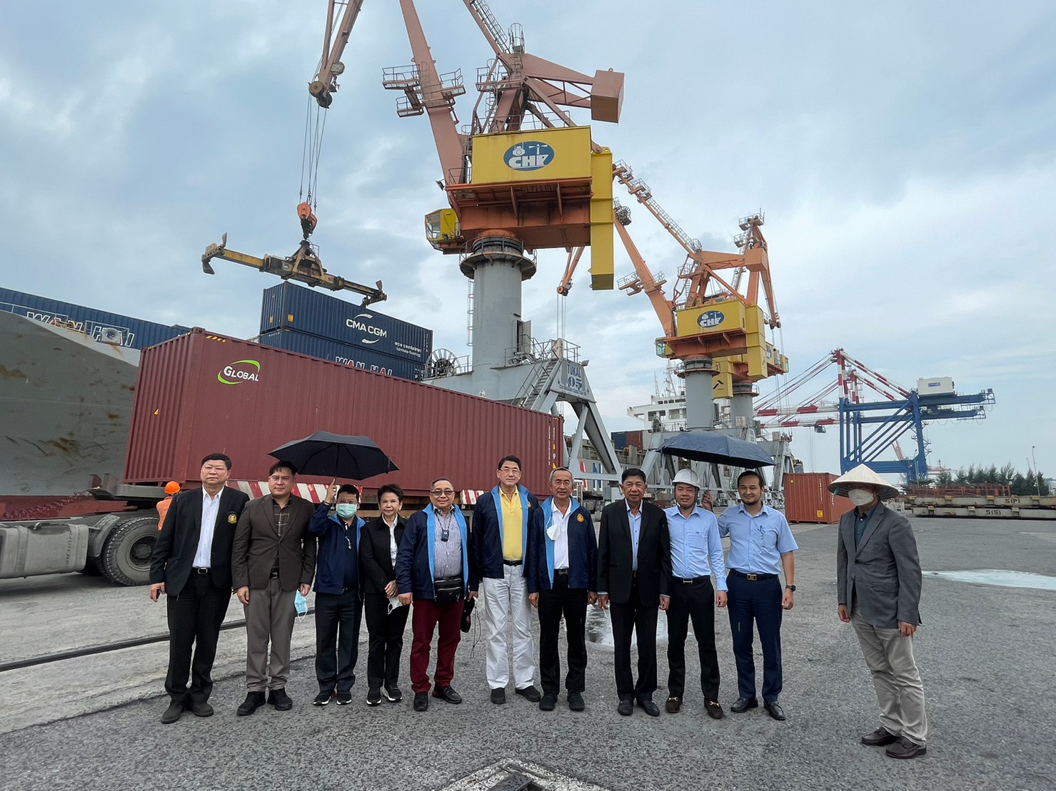 ประชุมทวิภาคีร่วมกับผู้บริหารและเจ้าหน้าที่ระดับสูงของ Port of Hai Phong Joint Stock Company กิจการท่าเรือขนาดใหญ่ที่สุดในภาคเหนือของเวียดนาม