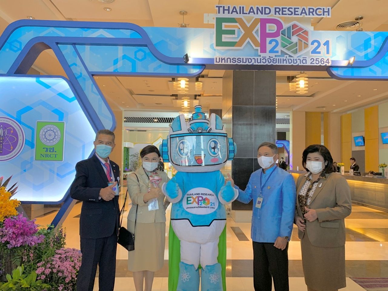 วันพฤหัสบดีที่ 25 พฤศจิกายน 2564 คณะกรรมาธิการการอุดมศึกษาฯ ร่วมงานสัมมนา และเยี่ยมชมนิทรรศการงานมหกรรมงานวิจัยแห่งชาติ 2564 (Thailand Research Expo 2021) ณ โรงแรมเซ็นทาราแกรนด์ เซ็นทรัลเวิล์ด